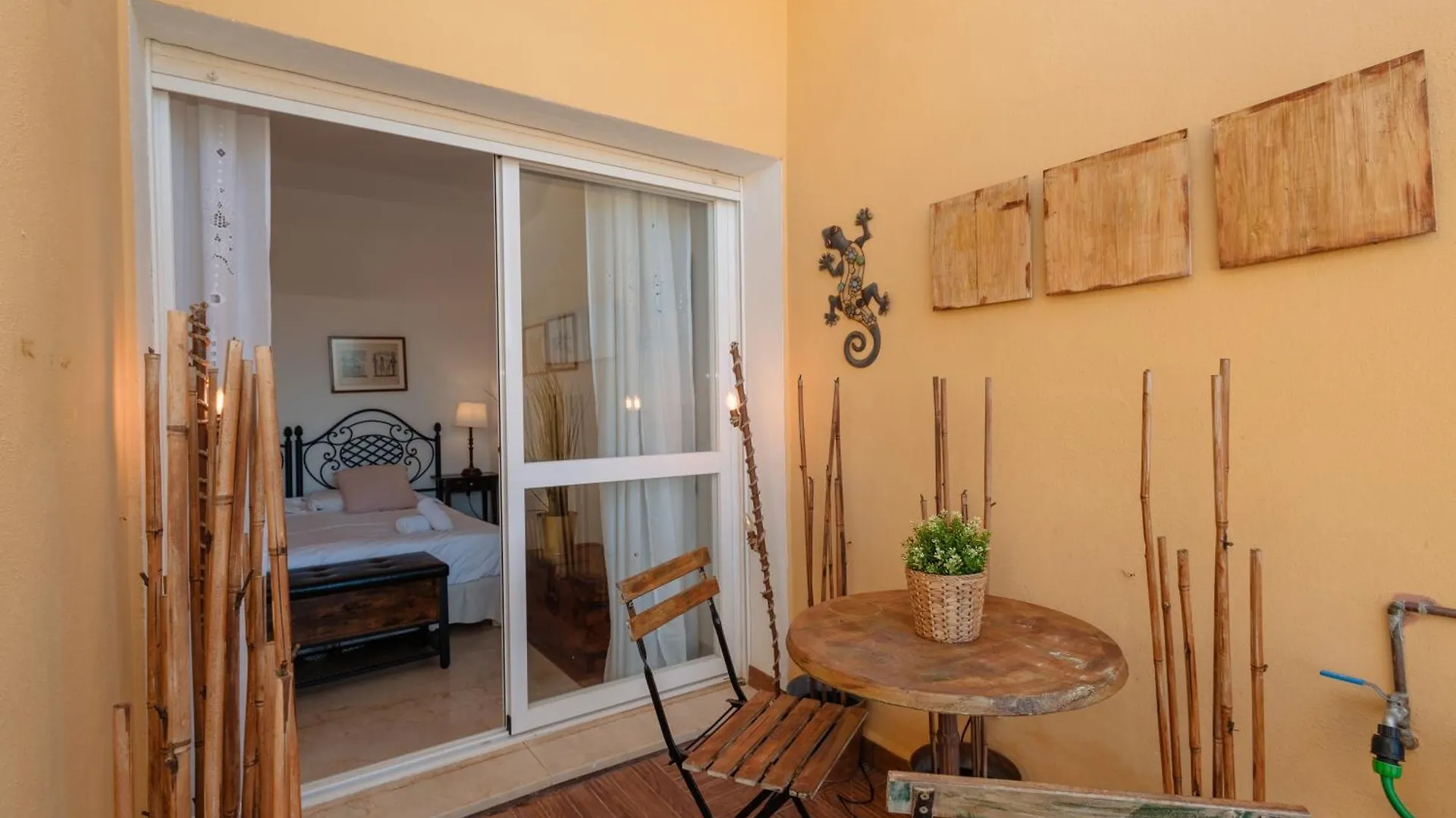 Beautiful Beachside Duplex Apartment With Amazing Sea Views ماربيا