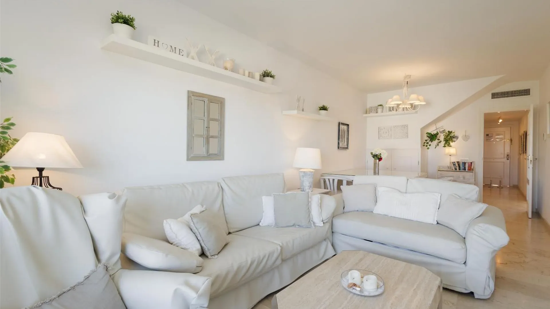 Beautiful Beachside Duplex Apartment With Amazing Sea Views ماربيا