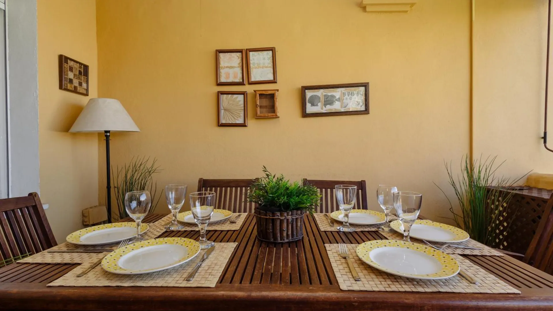 Beautiful Beachside Duplex Apartment With Amazing Sea Views ماربيا