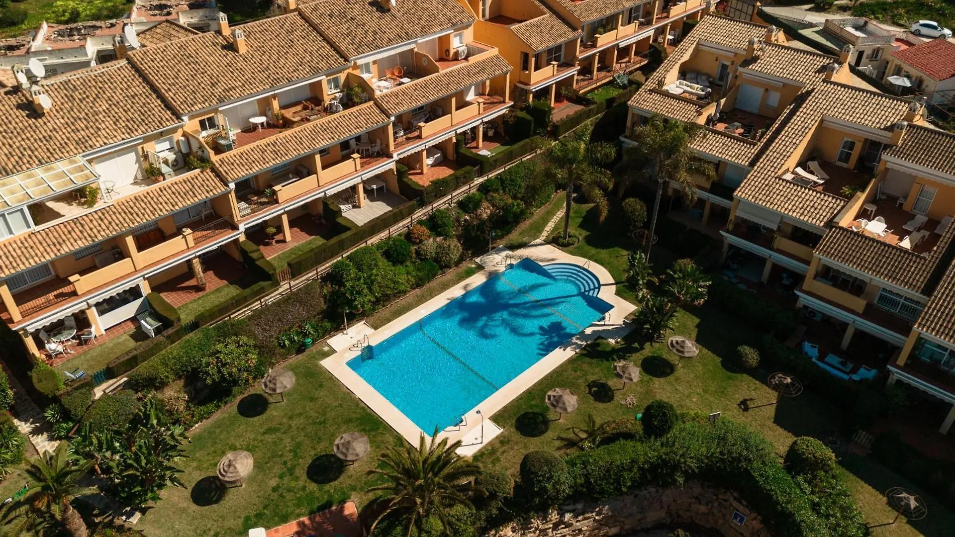 Beautiful Beachside Duplex Apartment With Amazing Sea Views ماربيا
