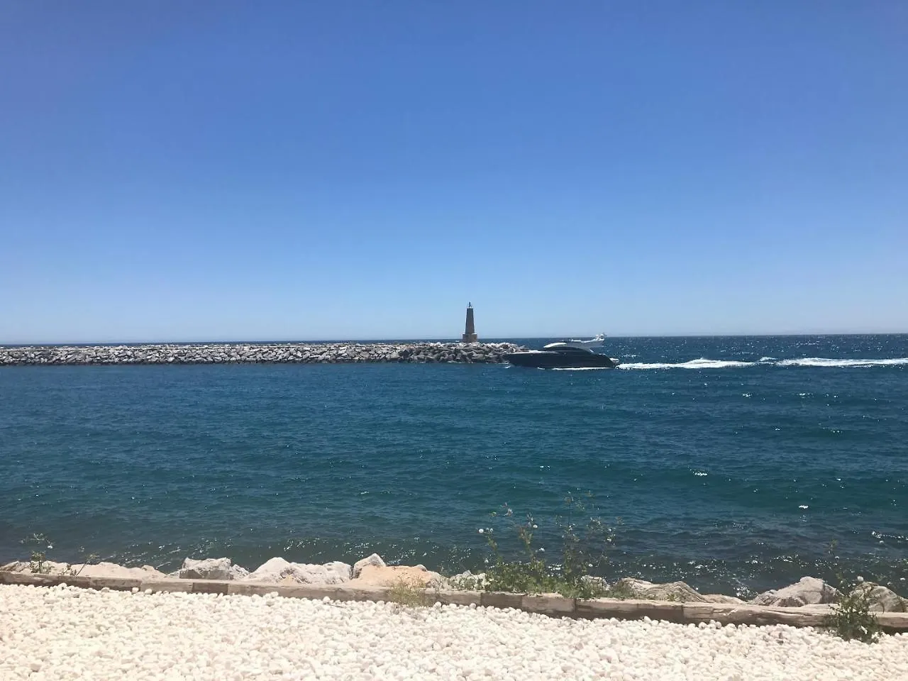 Beautiful Beachside Duplex Apartment With Amazing Sea Views ماربيا